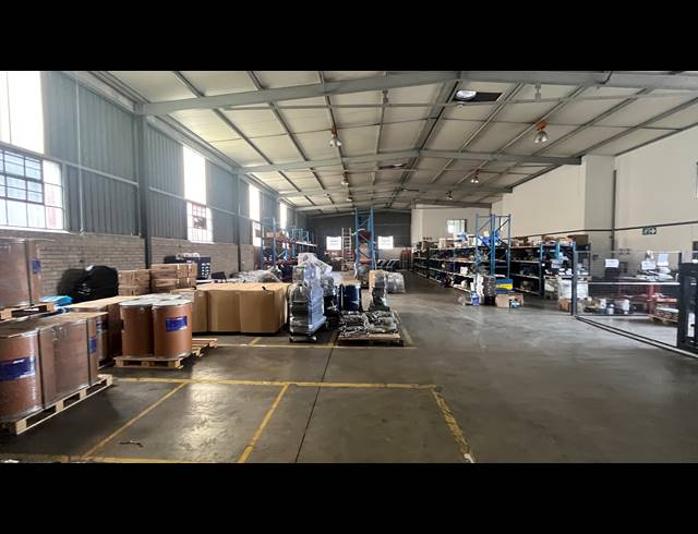 1,040M² WAREHOUSE TO LET IN SPARTAN